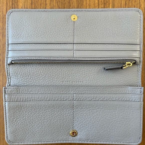Marc Jacobs Leather Grain Texture Wallet - Picture 4 of 5